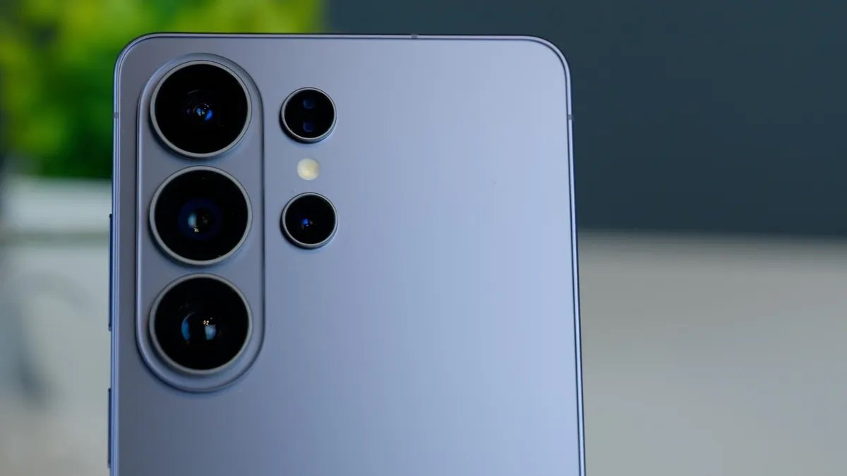 Samsung Galaxy S26 Ultra: Titanyumdan Alüminyuma Geçişin Ardındaki Carta ve Tasarım Felsefesi