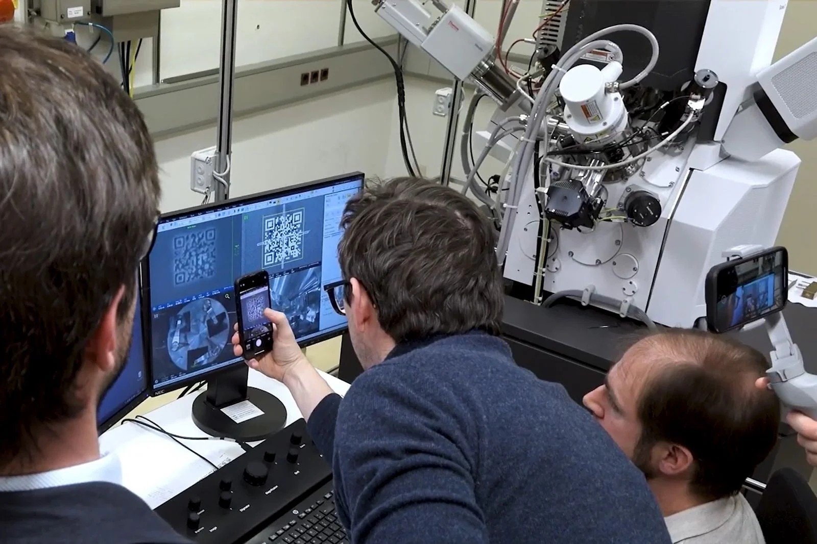 TU Wien ve Cerabyte'dan Mikro Boyutta QR Kod: Seramik Üzerine Yazılan Verinin Yüzyıllar Boyunca Saklanması