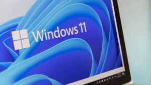 Windows 11’de Görev Çubuğu Esnekliği: Ekranın Altından Kaldırılan Sınırlamayı Aşan Yenilikler