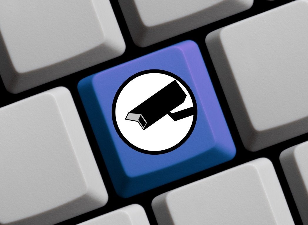 Yaş Doğrulama Tartışması: Dijital Kimlik, Gözetim ve Çocukları Korumak Arasındaki Denge