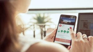 Airbnb’nin Yapay Zeka Odaklı Dönüşümü: Kodun ve Müşteri Deneyiminin Yeni Dengesi