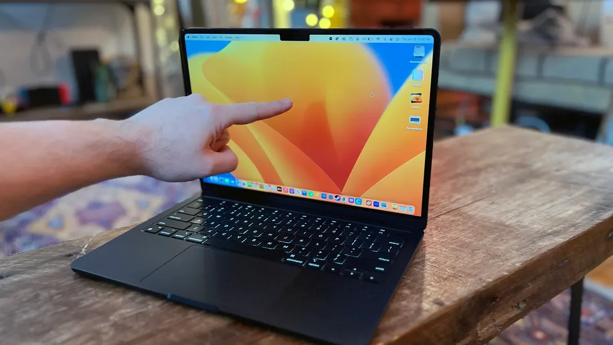Apple Oyun Hızında Gecikmeler: Dokunmatik MacBook Pro ve Yeni Mac Studio İçin 2027 Başlarına Yolculuk