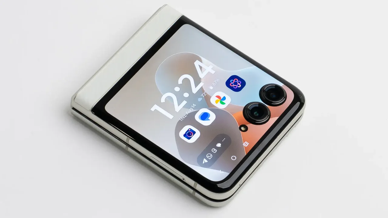 Geniş Ekranlı Katlanabilir Telefonlar İçin Yeni Çekişme: Z Fold8 Wide ve Rakiplerin Yol Haritası