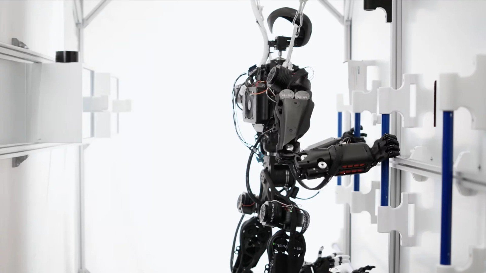 Helios: Mikro Yerçekiminde Dengeyi Yeniden Tanımlayan Dört Kollu Robot