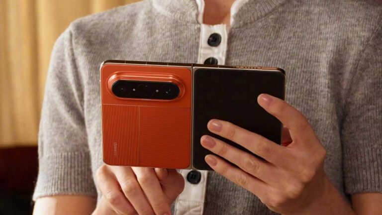 Huawei Pura X Max: Yenilenen Katlanabilir Güç, HarmonyOS ve 66W Hızlı Şarjla Tanıtıldı