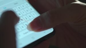Kişiler Merkezi: WhatsApp İçin Yeni Online Durum Görünümü