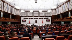 Türkiye İçin Yeni Sosyal Medya ve Oyun Düzenlemeleri: Yasal Çerçeve ve Uygulama Planı