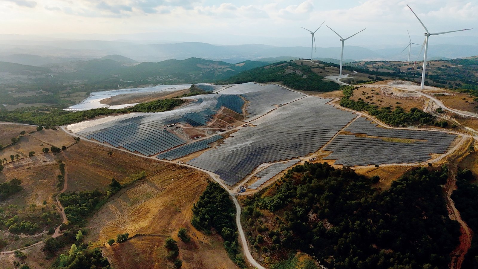 Türkiye’de Yenilenebilir Enerji ve Elektrik Faturalarına Etkisi: 2025 Analizi